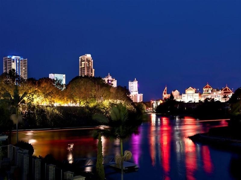 Broadbeach Waters QLD 4218