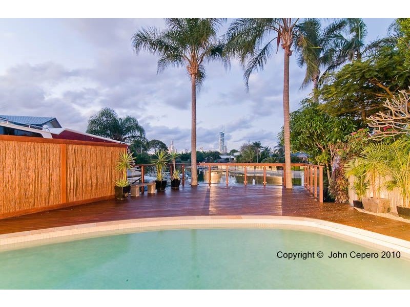 1 Meredith Drive, Broadbeach Waters QLD 4218