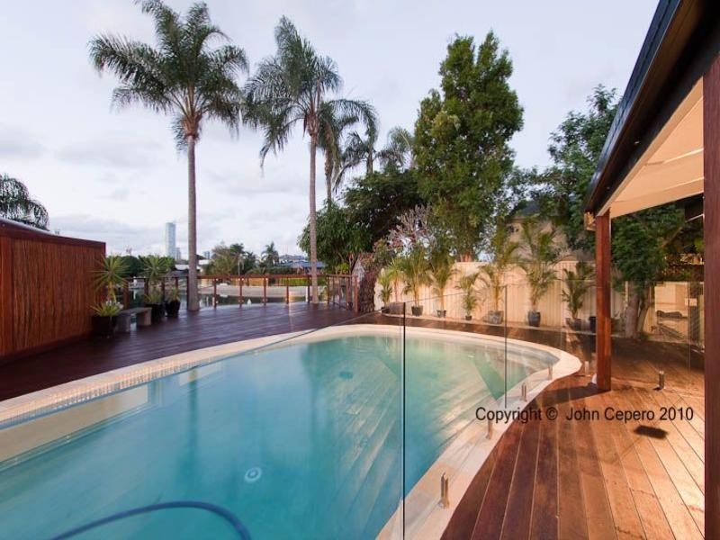 1 Meredith Drive, Broadbeach Waters QLD 4218