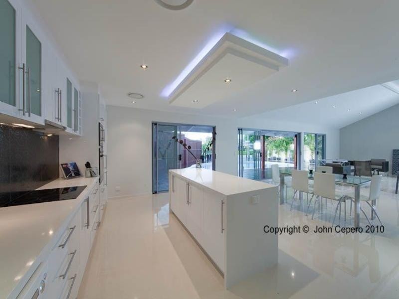 1 Meredith Drive, Broadbeach Waters QLD 4218
