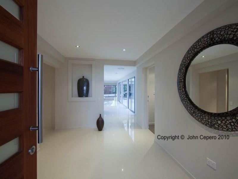 1 Meredith Drive, Broadbeach Waters QLD 4218