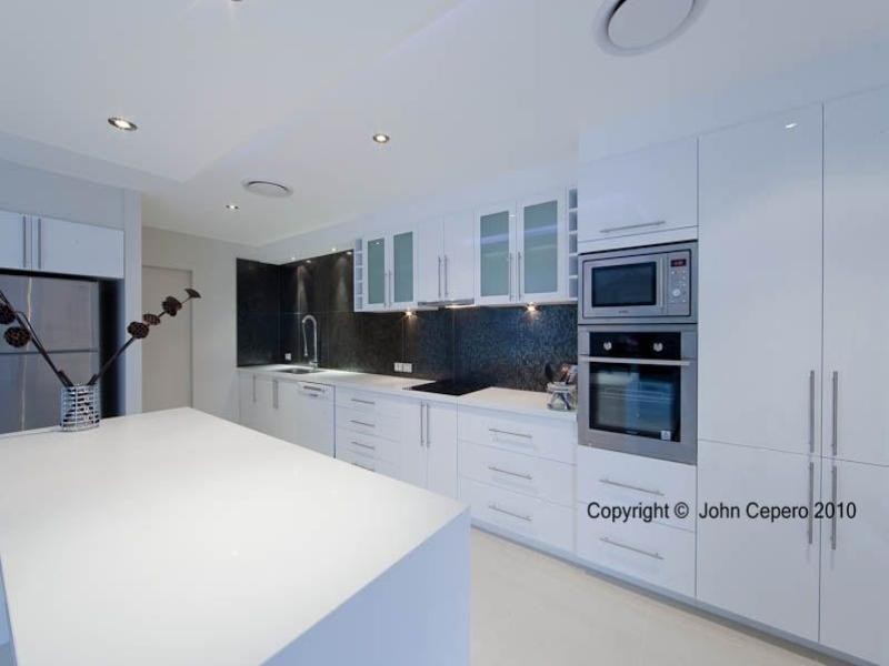 1 Meredith Drive, Broadbeach Waters QLD 4218