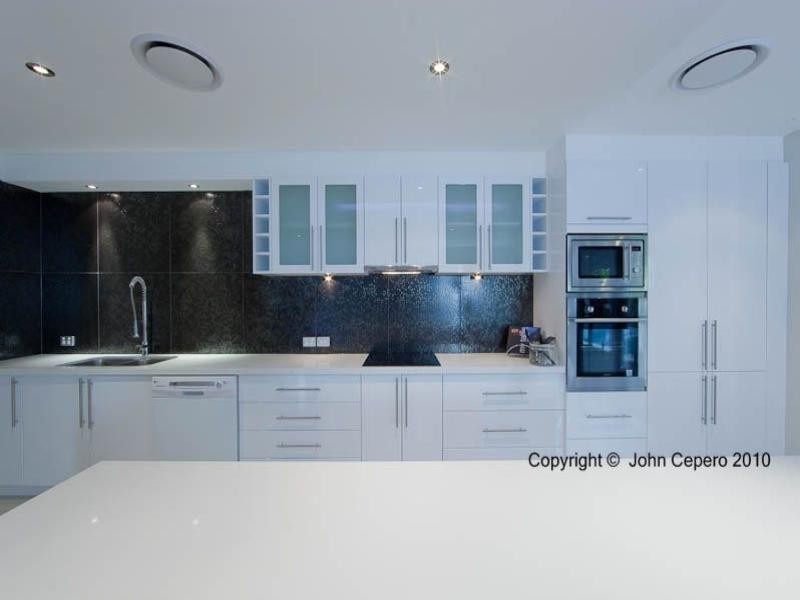 1 Meredith Drive, Broadbeach Waters QLD 4218