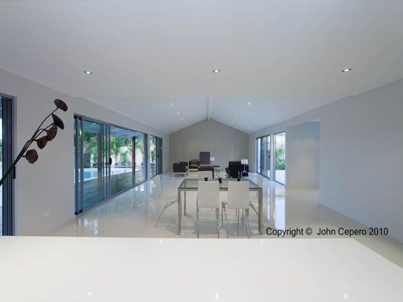 1 Meredith Drive, Broadbeach Waters QLD 4218