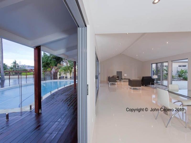 1 Meredith Drive, Broadbeach Waters QLD 4218