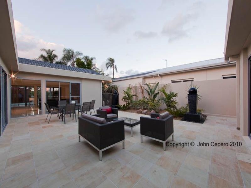 1 Meredith Drive, Broadbeach Waters QLD 4218