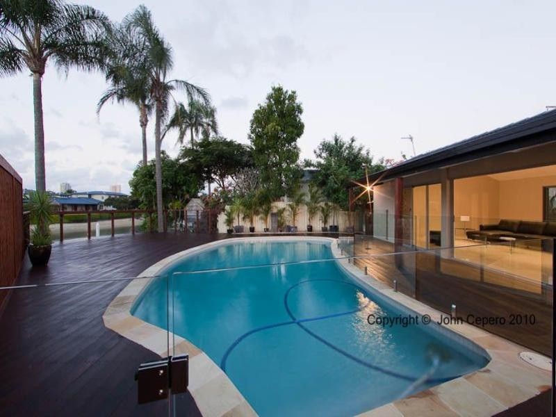 1 Meredith Drive, Broadbeach Waters QLD 4218