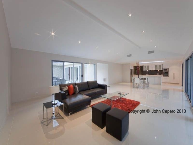 1 Meredith Drive, Broadbeach Waters QLD 4218