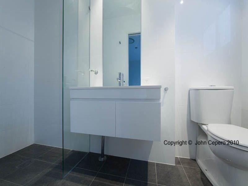 1 Meredith Drive, Broadbeach Waters QLD 4218