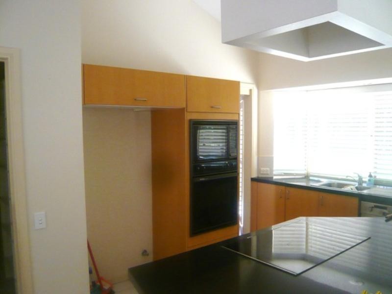 47 Marbella Drive, Benowa QLD 4217