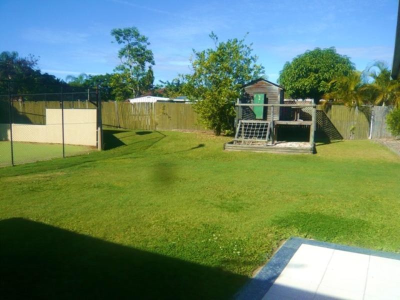 47 Marbella Drive, Benowa QLD 4217