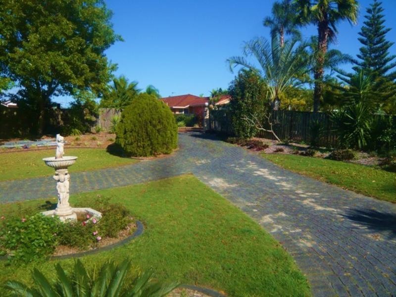 47 Marbella Drive, Benowa QLD 4217