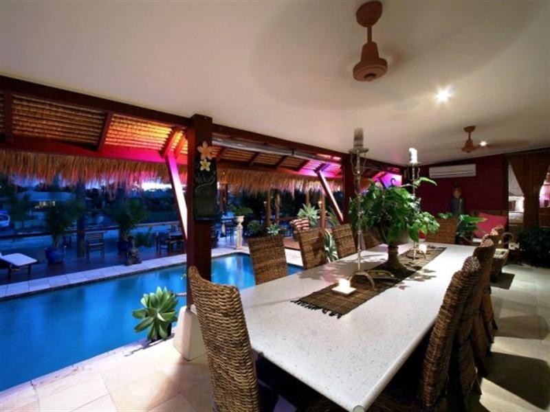 10 Cedar Place, Broadbeach Waters QLD 4218