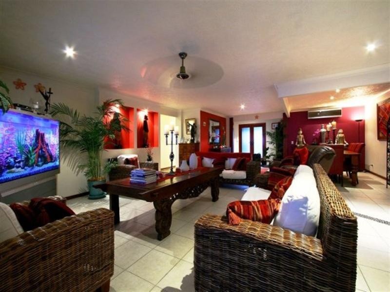 10 Cedar Place, Broadbeach Waters QLD 4218