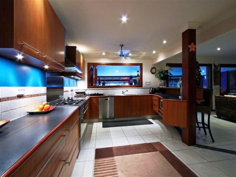 10 Cedar Place, Broadbeach Waters QLD 4218