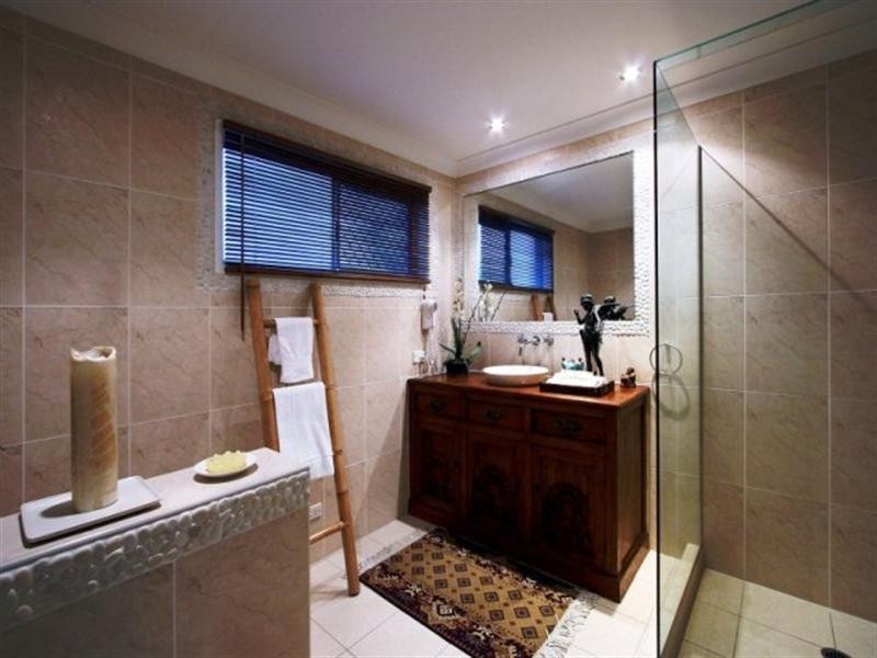 10 Cedar Place, Broadbeach Waters QLD 4218