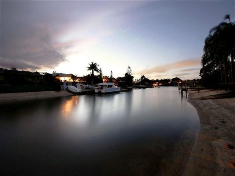 10 Cedar Place, Broadbeach Waters QLD 4218
