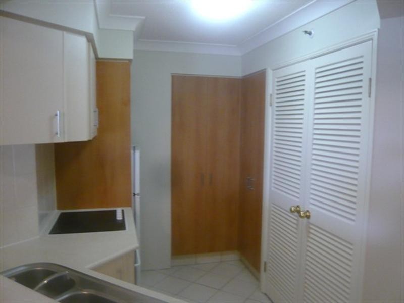 1016/33 Alexandra Avenue, Broadbeach QLD 4218