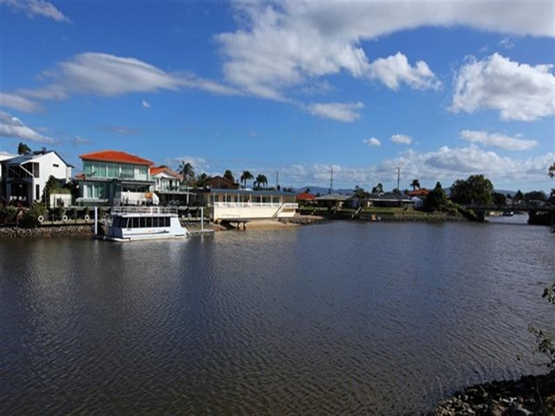 2/15 Miami Key, Broadbeach Waters QLD 4218