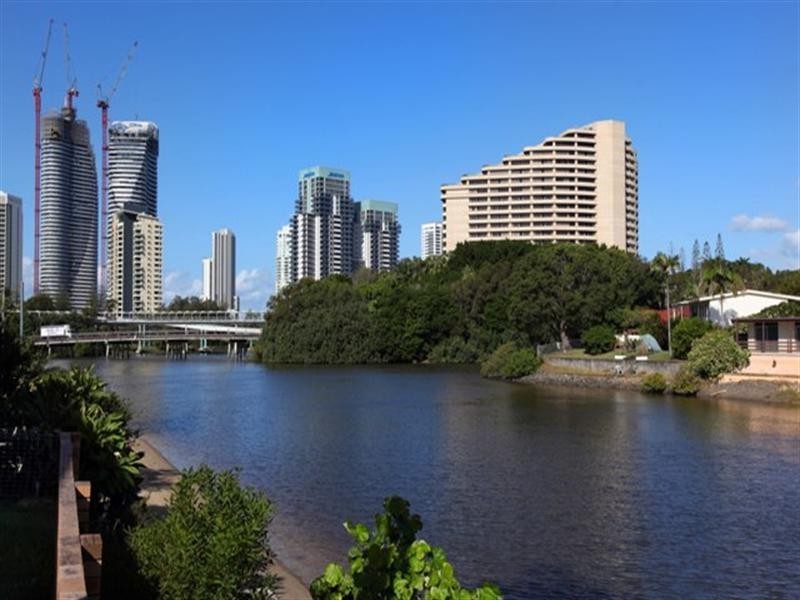 2/15 Miami Key, Broadbeach Waters QLD 4218