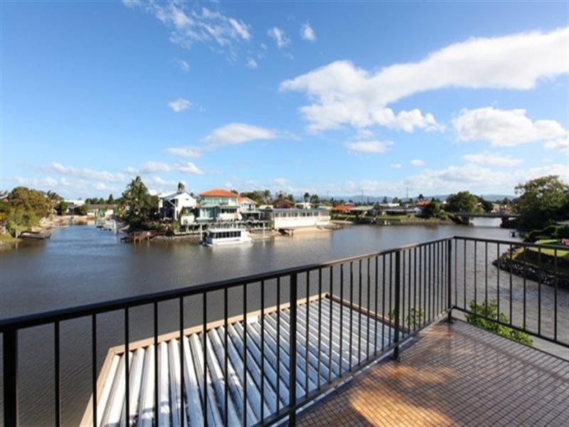 2/15 Miami Key, Broadbeach Waters QLD 4218