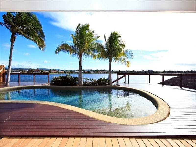 72 Dipper Drive, Burleigh Waters QLD 4220