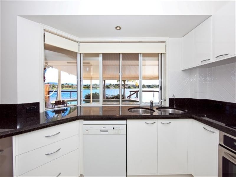 72 Dipper Drive, Burleigh Waters QLD 4220