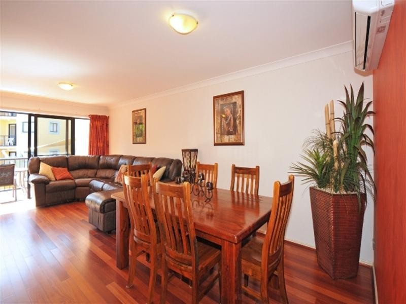 28B Great Hall Drive, Miami QLD 4220