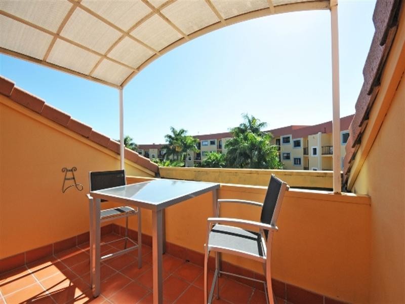 28B Great Hall Drive, Miami QLD 4220