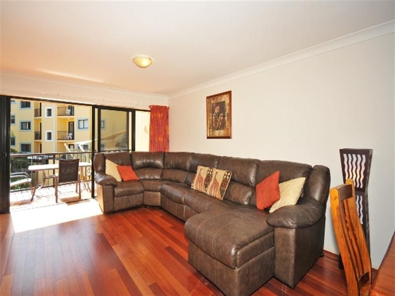 28B Great Hall Drive, Miami QLD 4220