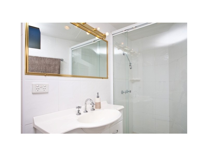 5 ‘Surfspray’ 21 Old Burleigh Road, Surfers Paradise QLD 4217