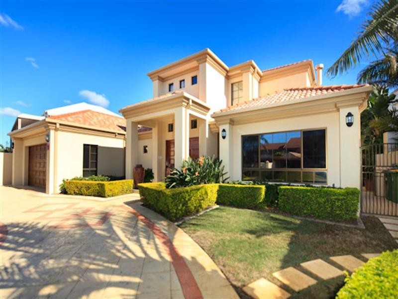 3 Ipsley Drive, Broadbeach Waters QLD 4218