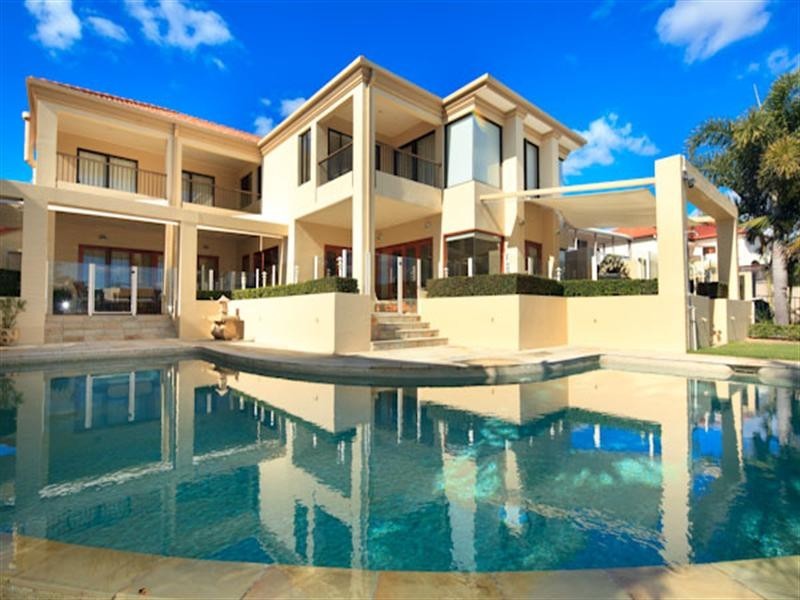 3 Ipsley Drive, Broadbeach Waters QLD 4218