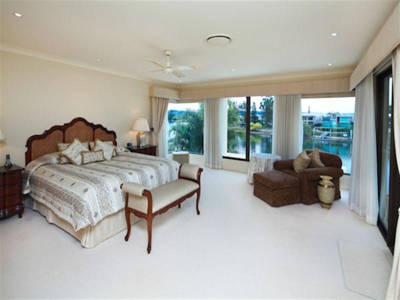 3 Ipsley Drive, Broadbeach Waters QLD 4218