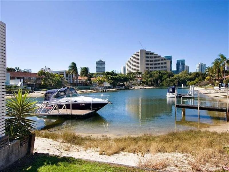 48 Sunshine Boulevard, Broadbeach Waters QLD 4218