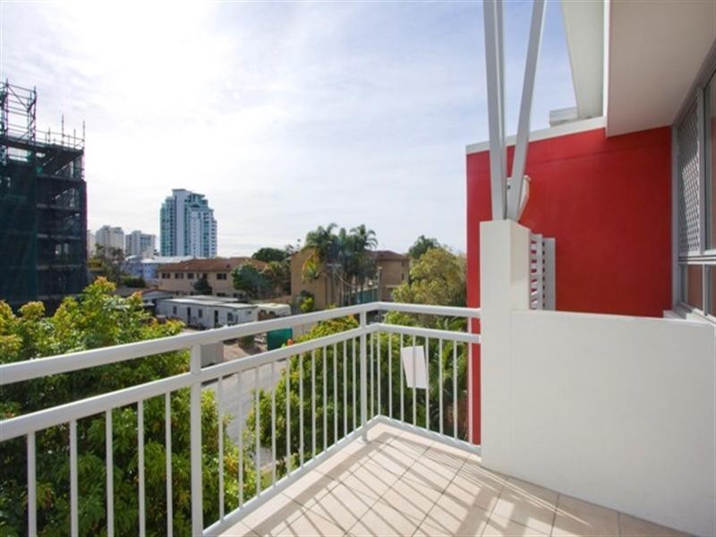 43 ‘Pebbles’, 13-23 Bright Avenue, Labrador QLD 4215