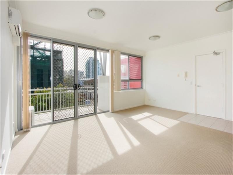 43 ‘Pebbles’, 13-23 Bright Avenue, Labrador QLD 4215