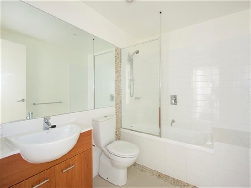 43 ‘Pebbles’, 13-23 Bright Avenue, Labrador QLD 4215