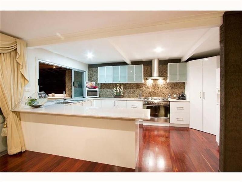 21 Savoy Drive, Broadbeach Waters QLD 4218