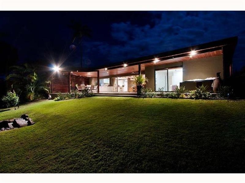 21 Savoy Drive, Broadbeach Waters QLD 4218