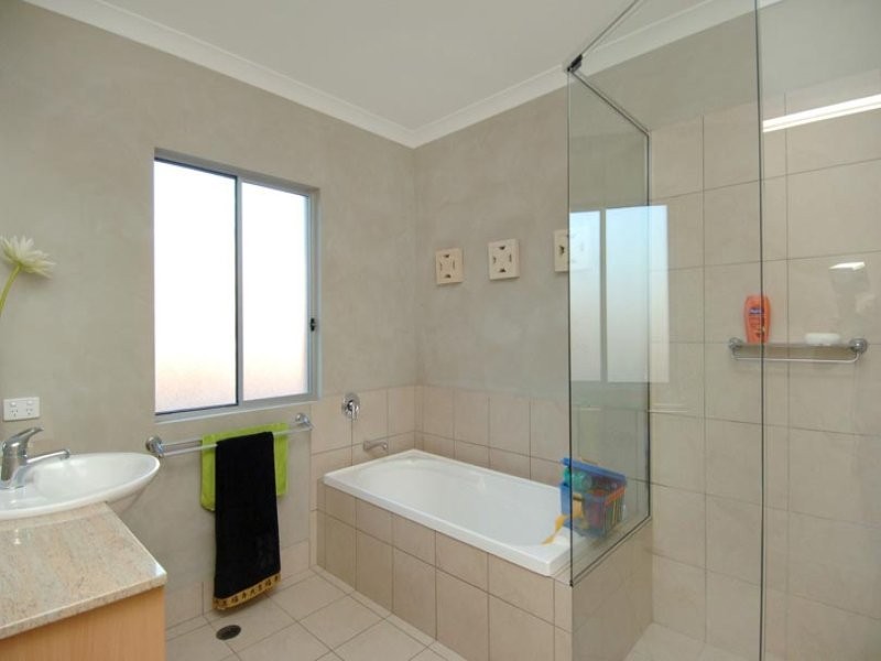 17 Hythe Street, Miami QLD 4220