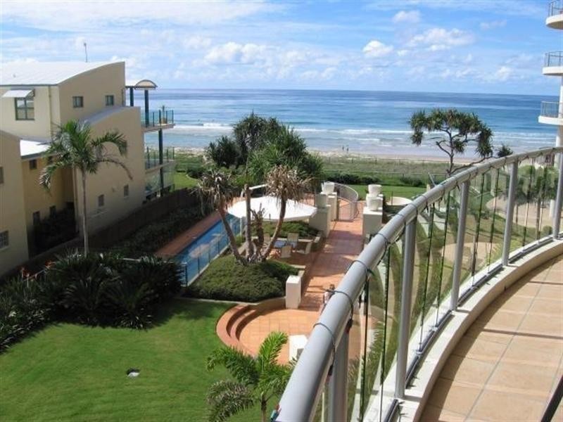 203 ‘Palm Springs Residences’, 1 Twenty First Avenue, Palm Beach QLD 4221