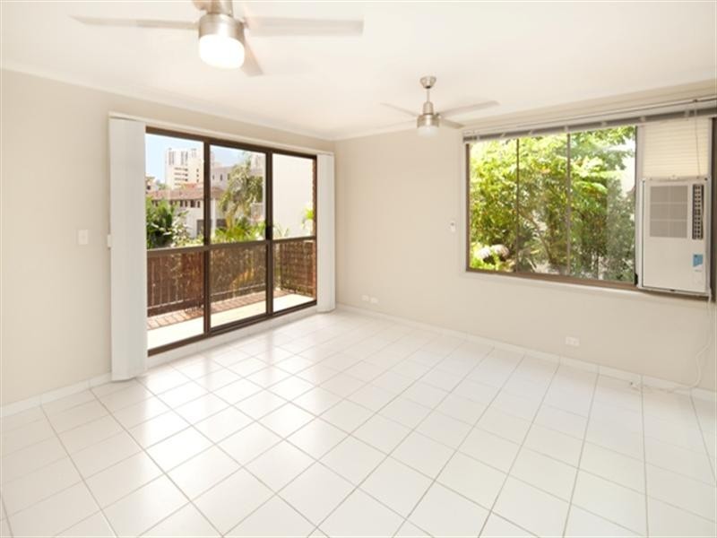 4 ‘Cascade Lodge’ 16 Rosewood Avenue, Broadbeach QLD 4218