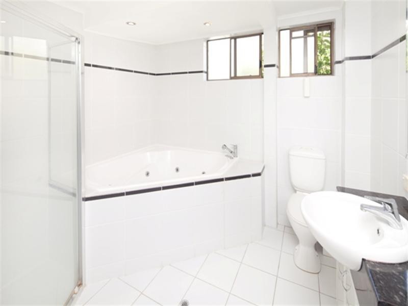 4 ‘Cascade Lodge’ 16 Rosewood Avenue, Broadbeach QLD 4218