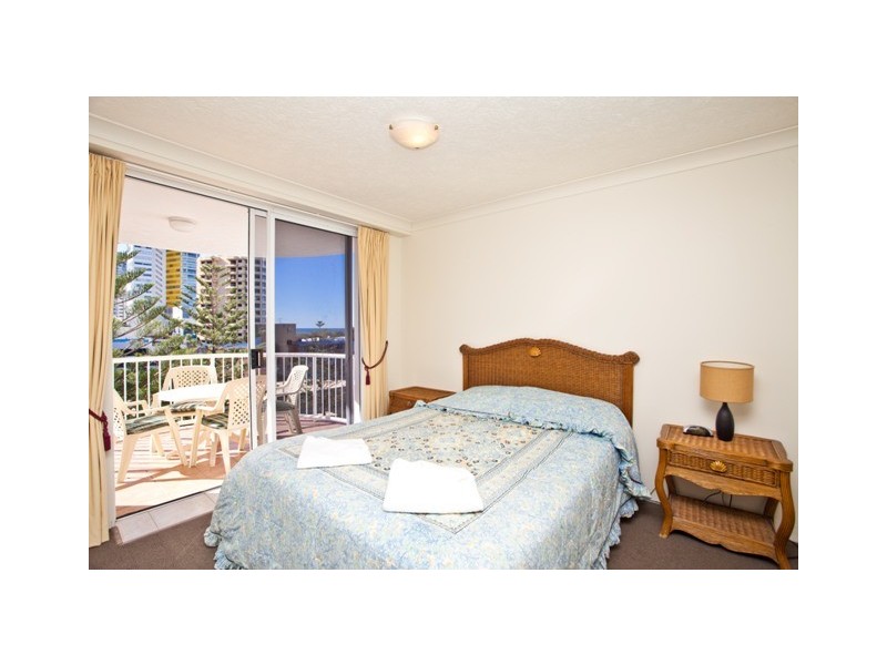702 ”Ritz on the Beach”, 8 Phillip Avenue, Broadbeach QLD 4218