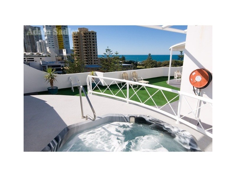 702 ”Ritz on the Beach”, 8 Phillip Avenue, Broadbeach QLD 4218