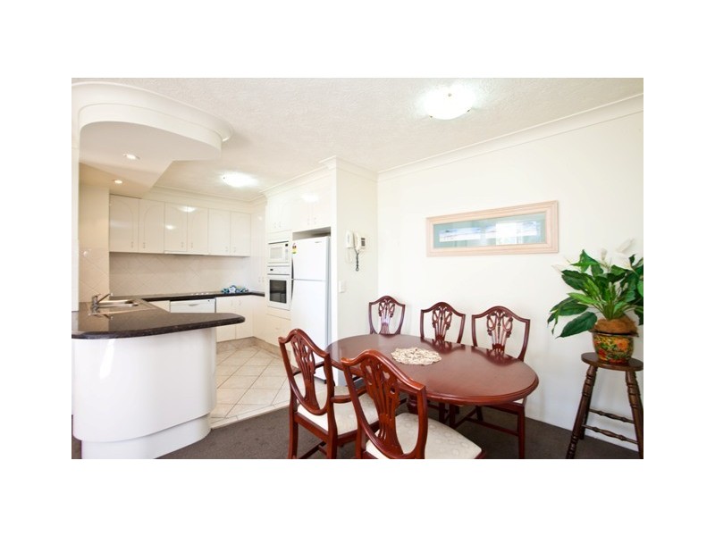 702 ”Ritz on the Beach”, 8 Phillip Avenue, Broadbeach QLD 4218