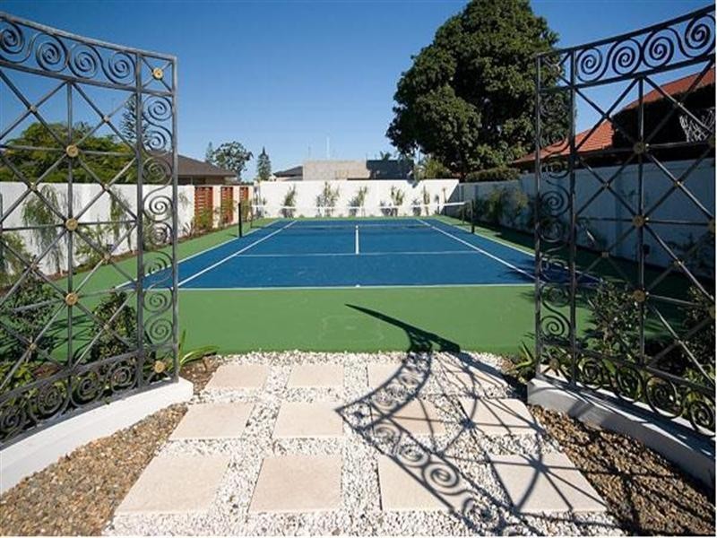 23 Freyburg Street, Bundall QLD 4217