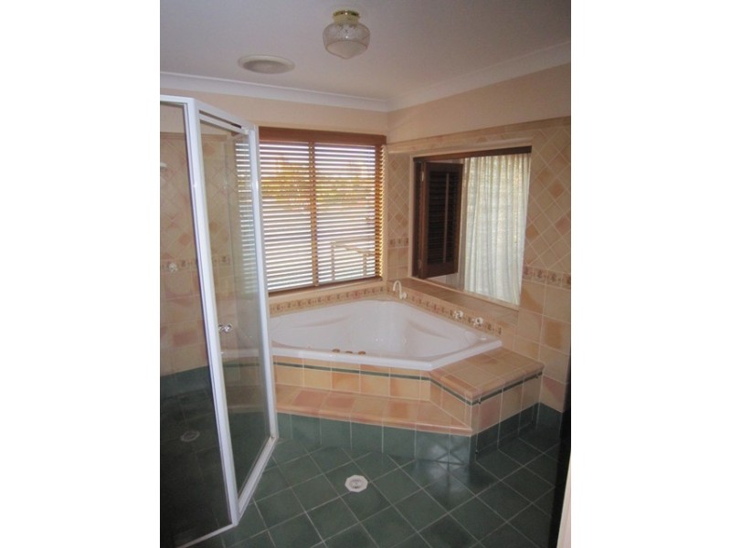 47 T E PETERS Drive, Broadbeach Waters QLD 4218