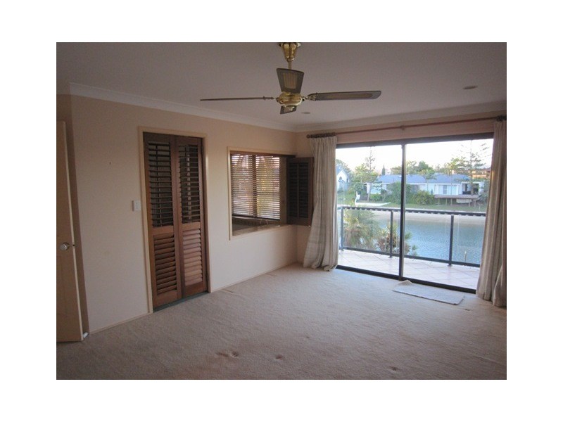 47 T E PETERS Drive, Broadbeach Waters QLD 4218